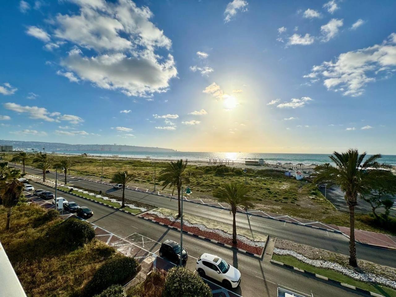 Amazing Sea View Apartment Qiryat Yam Exterior photo